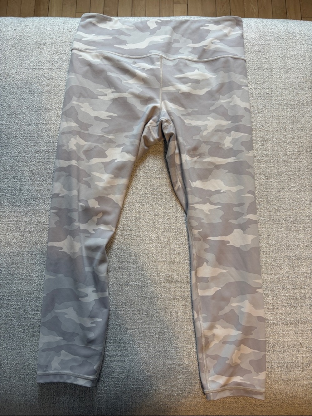 Athleta Elation 7/8 Tight Gray Camo Leggings High Rise Women Large RN54023